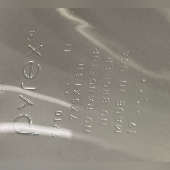 Pyrex x Hello Kitty Glass container with lid NWOT - Picture 7 of 10